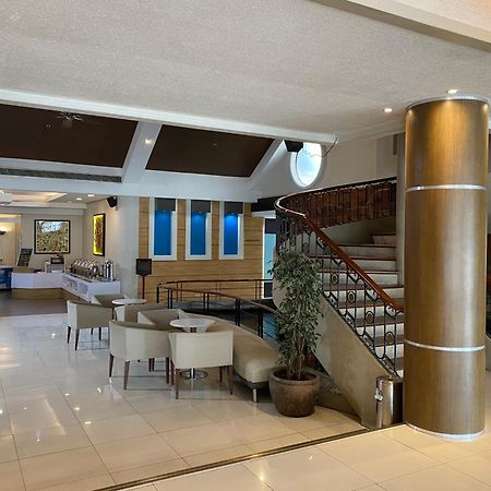 Circle Inn Hotel And Suites Баколод Екстер'єр фото