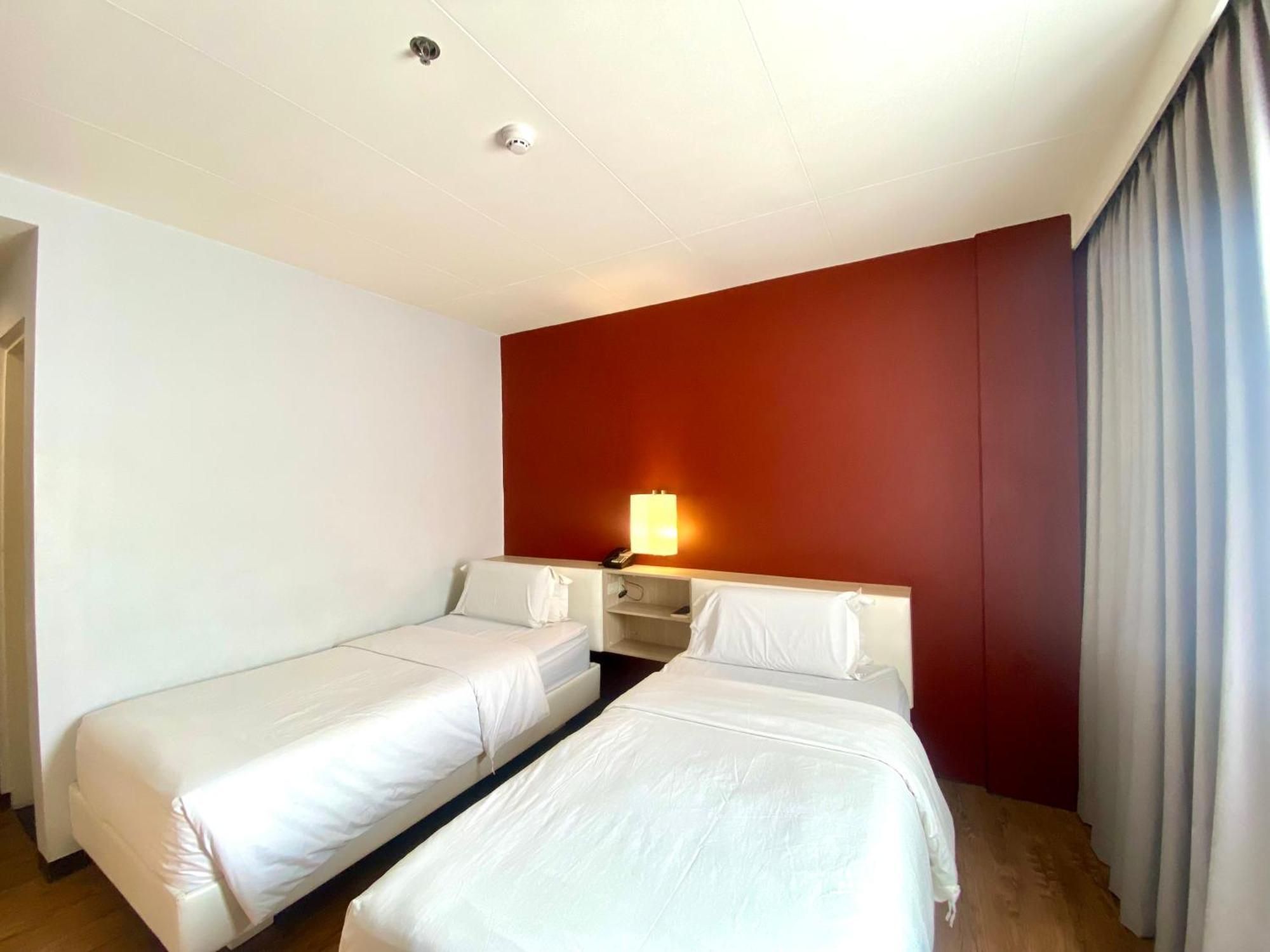 Circle Inn Hotel And Suites Баколод Екстер'єр фото