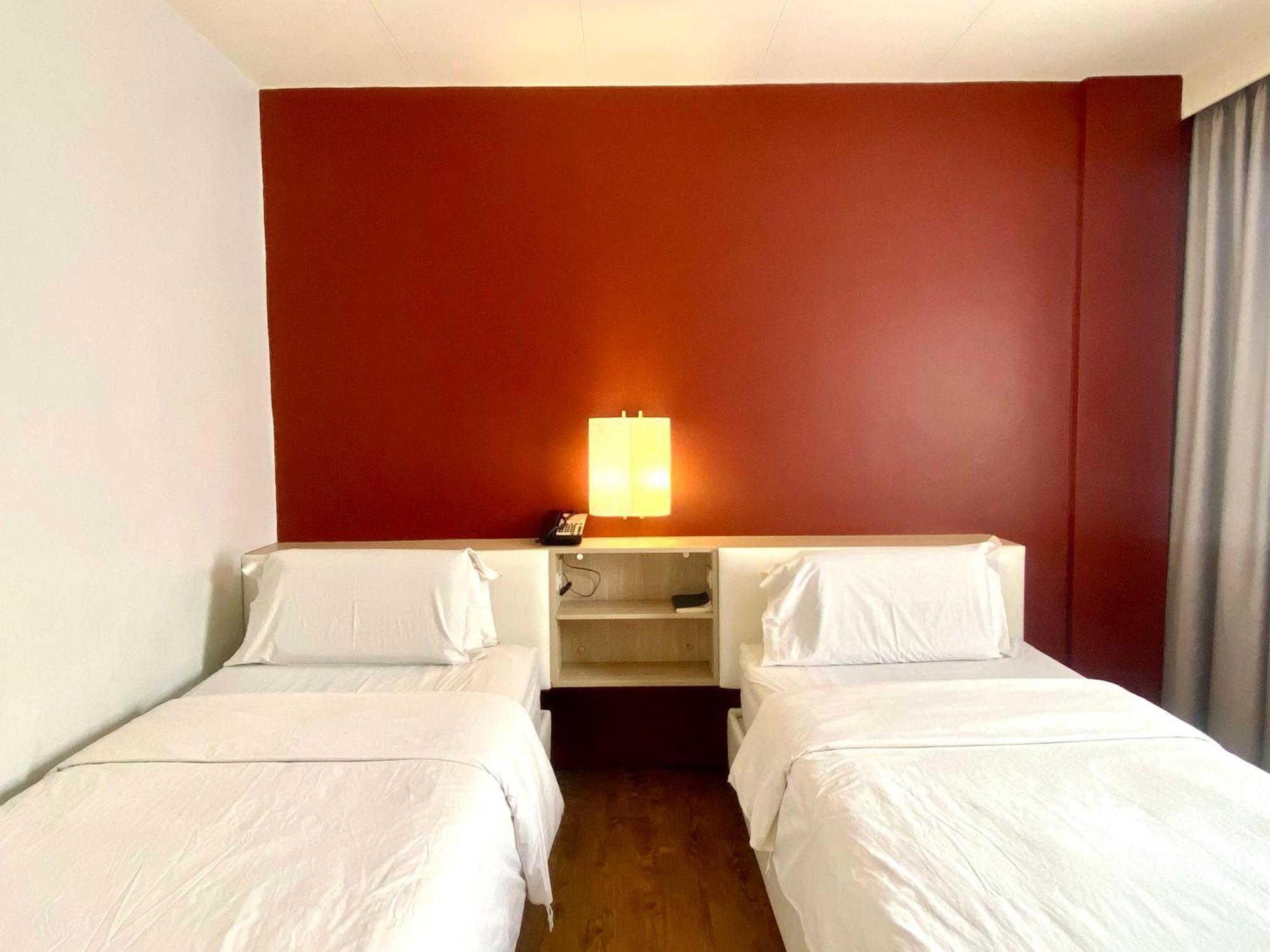Circle Inn Hotel And Suites Баколод Екстер'єр фото