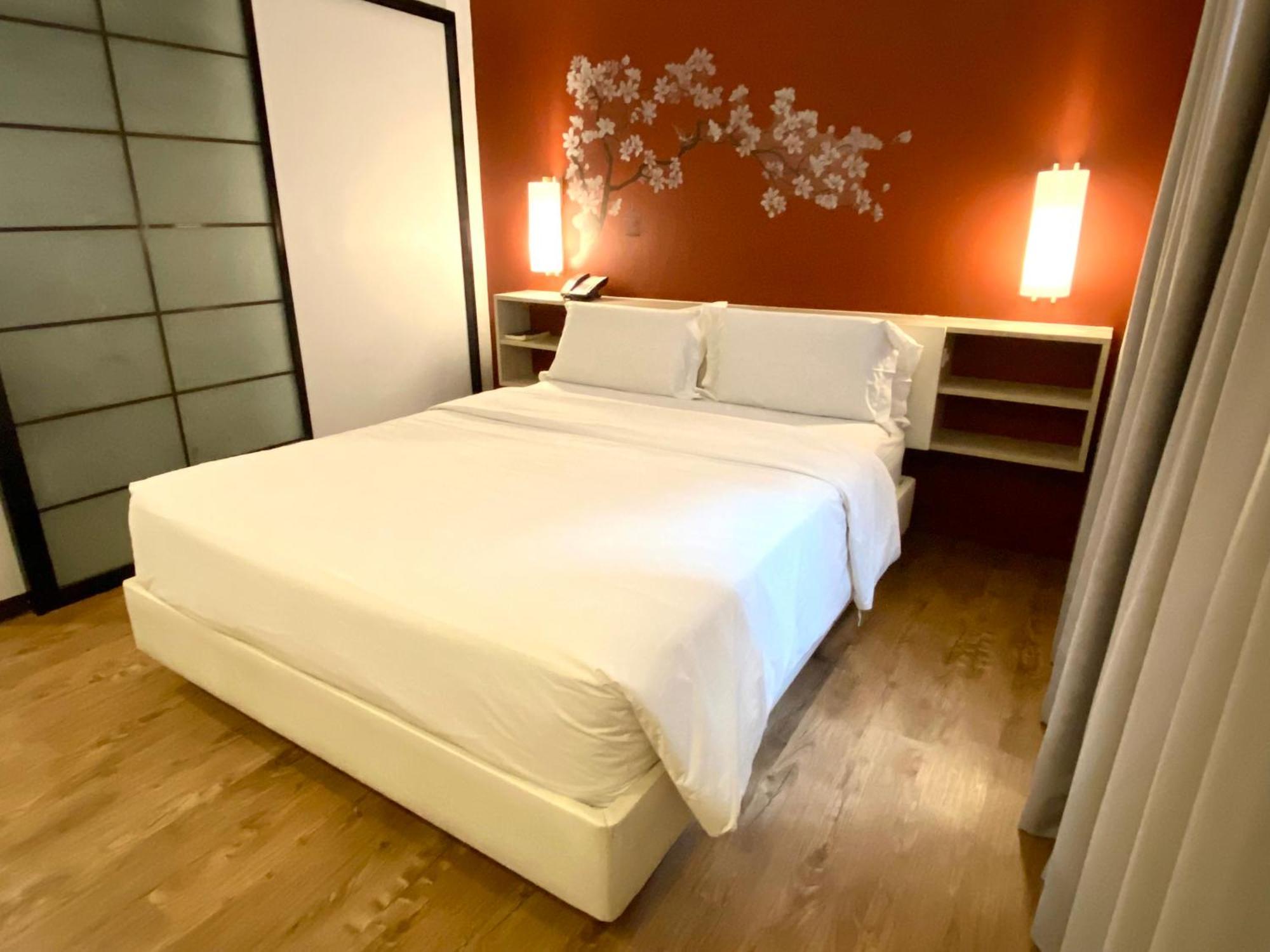 Circle Inn Hotel And Suites Баколод Екстер'єр фото