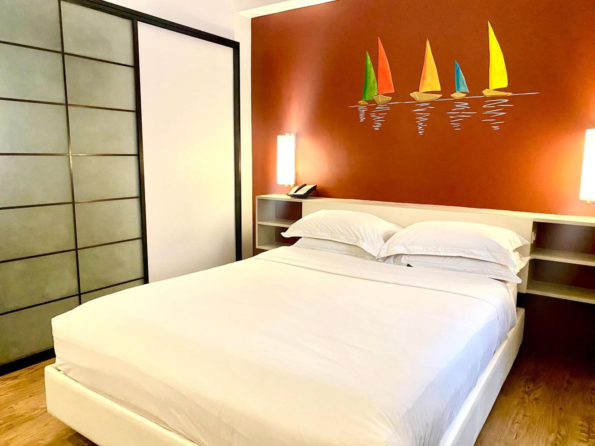 Circle Inn Hotel And Suites Баколод Екстер'єр фото