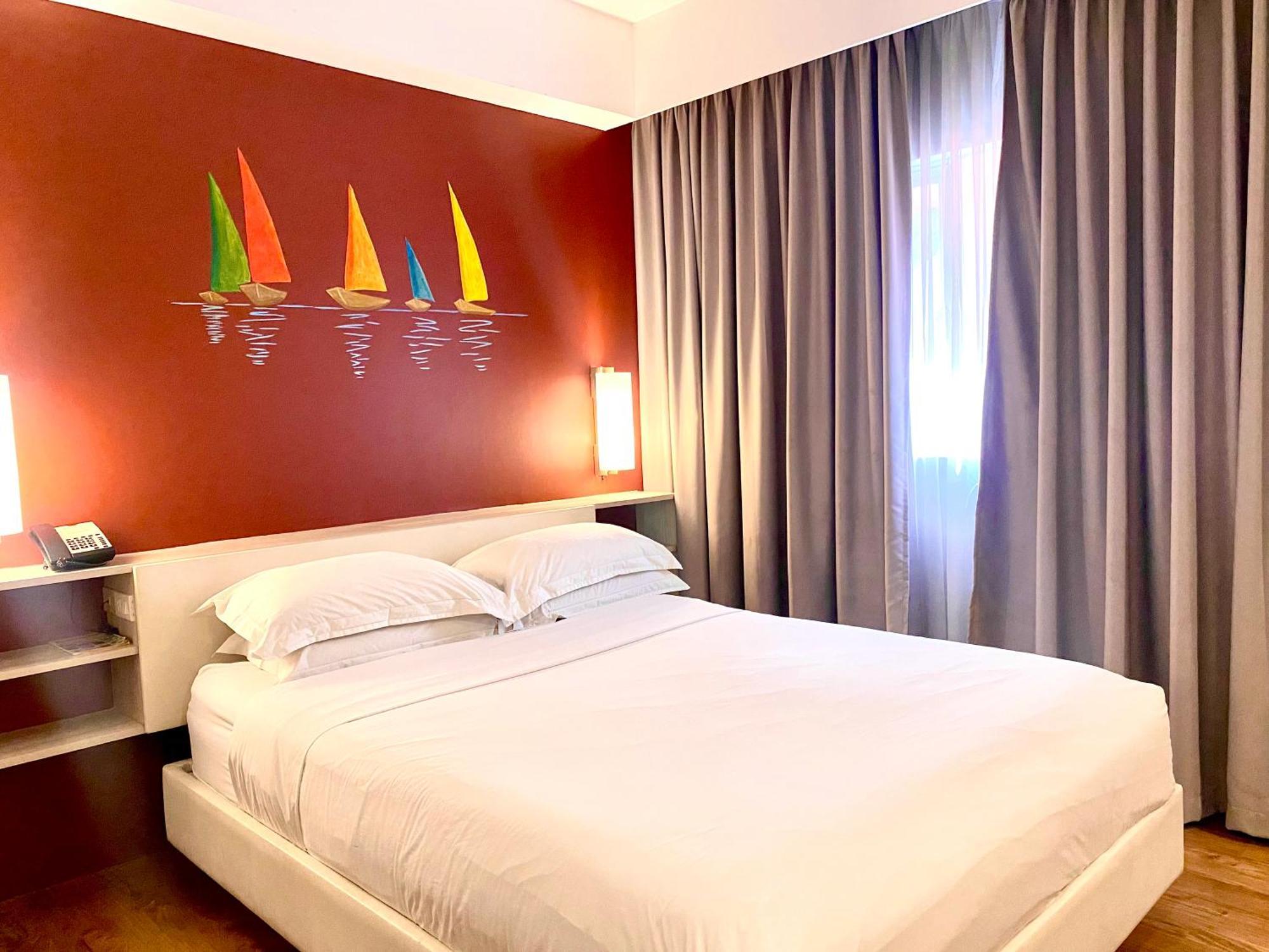 Circle Inn Hotel And Suites Баколод Екстер'єр фото