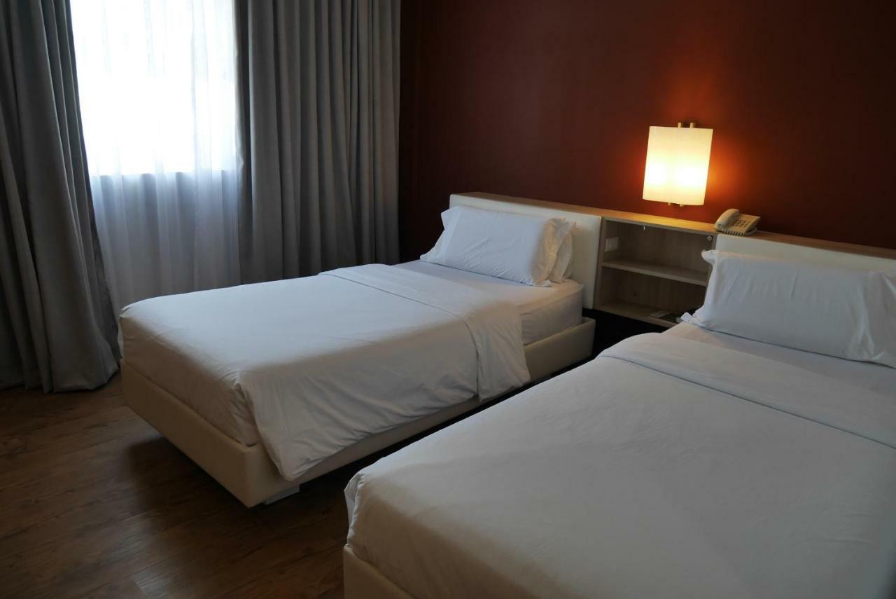 Circle Inn Hotel And Suites Баколод Екстер'єр фото